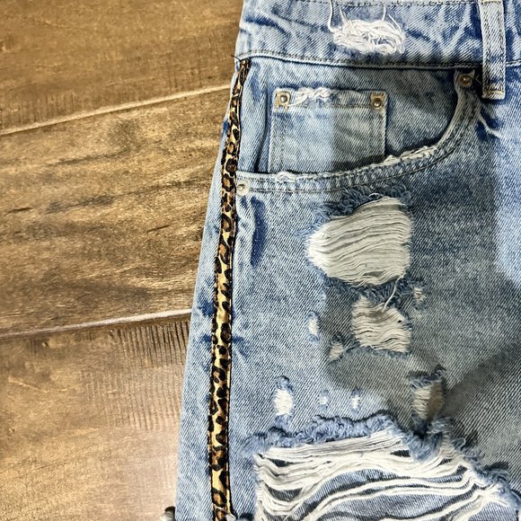 ZARA Trafaluc Distressed Denim Shorts Sz 24 - Picture 2 of 5